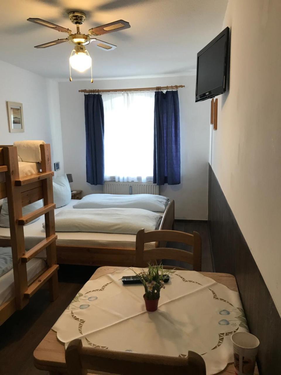 Hotel Guntia Boardinghouse ギュンツブルク エクステリア 写真