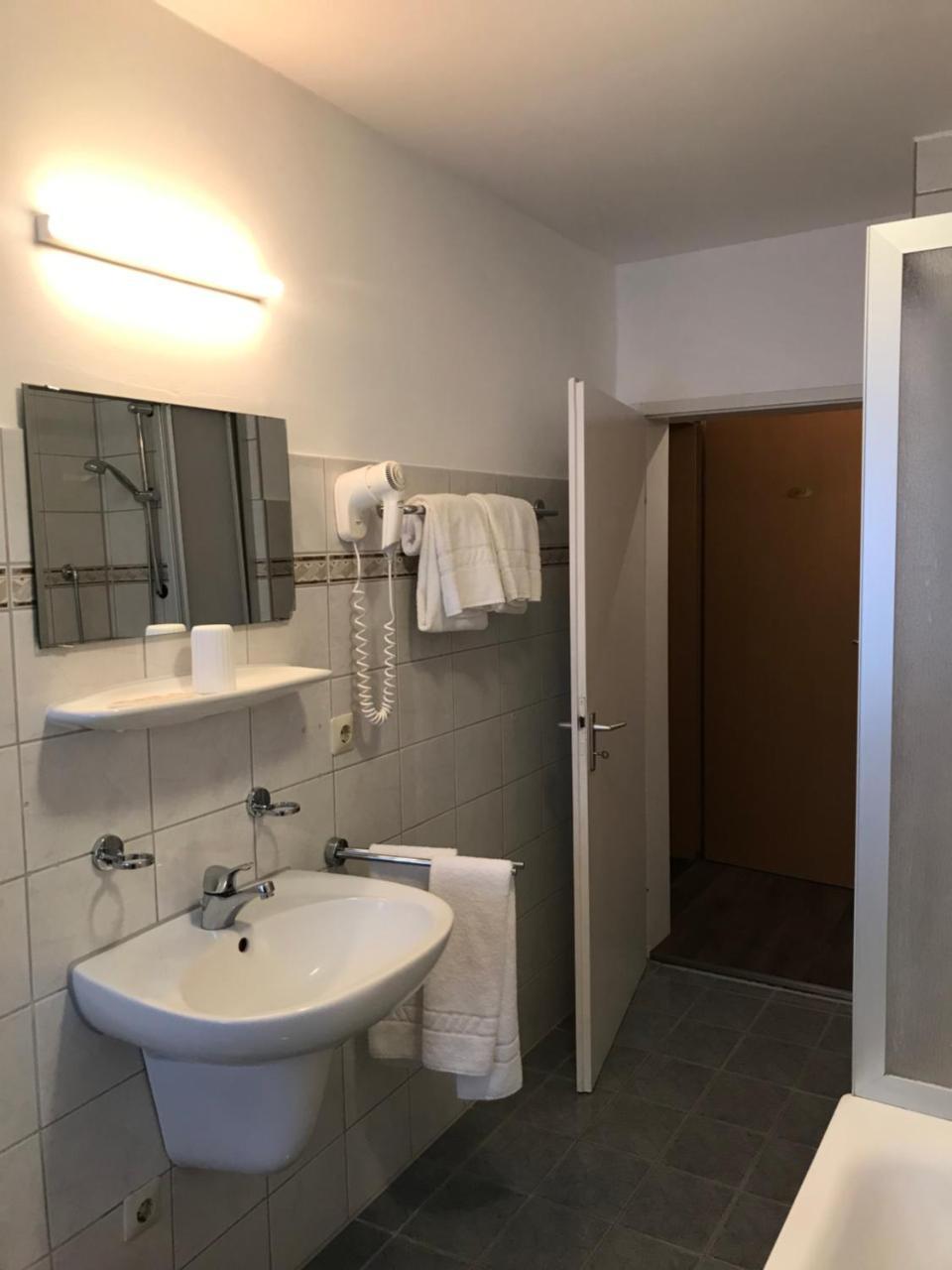 Hotel Guntia Boardinghouse ギュンツブルク エクステリア 写真